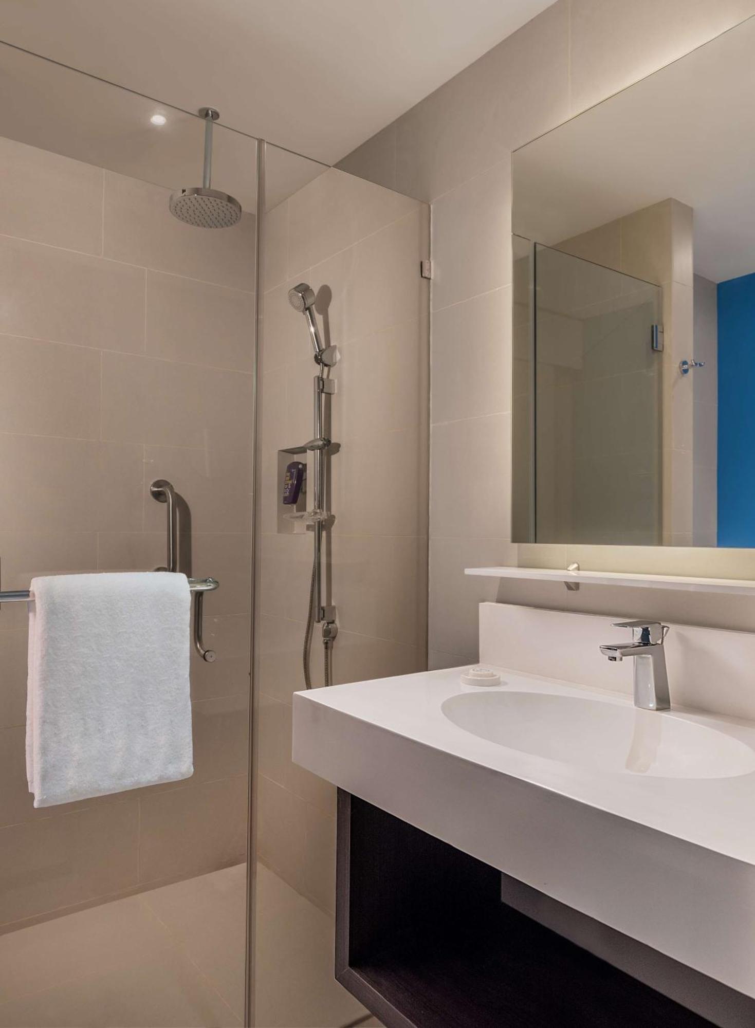 Park Inn By Radisson Iloilo Esterno foto