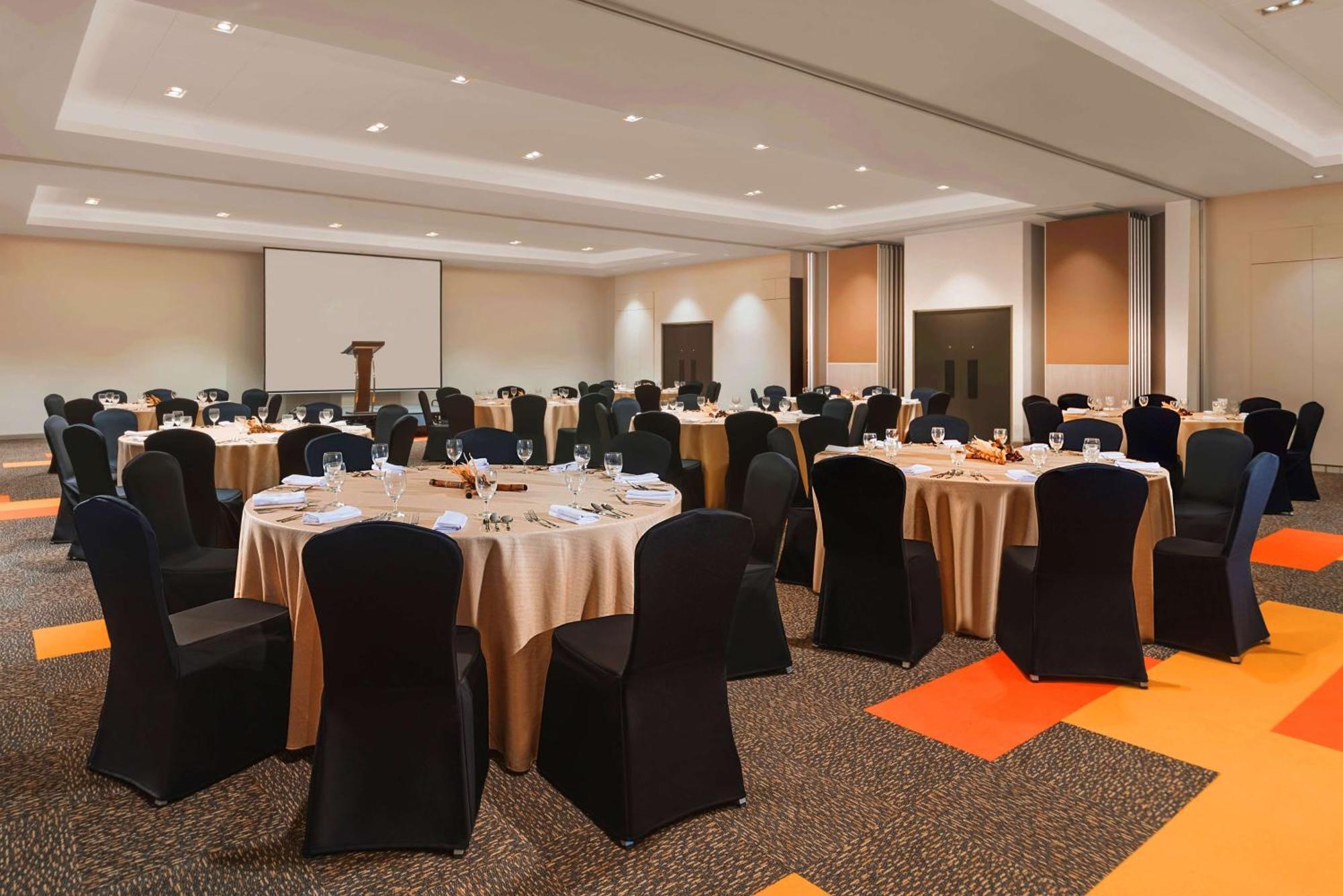 Park Inn By Radisson Iloilo Esterno foto