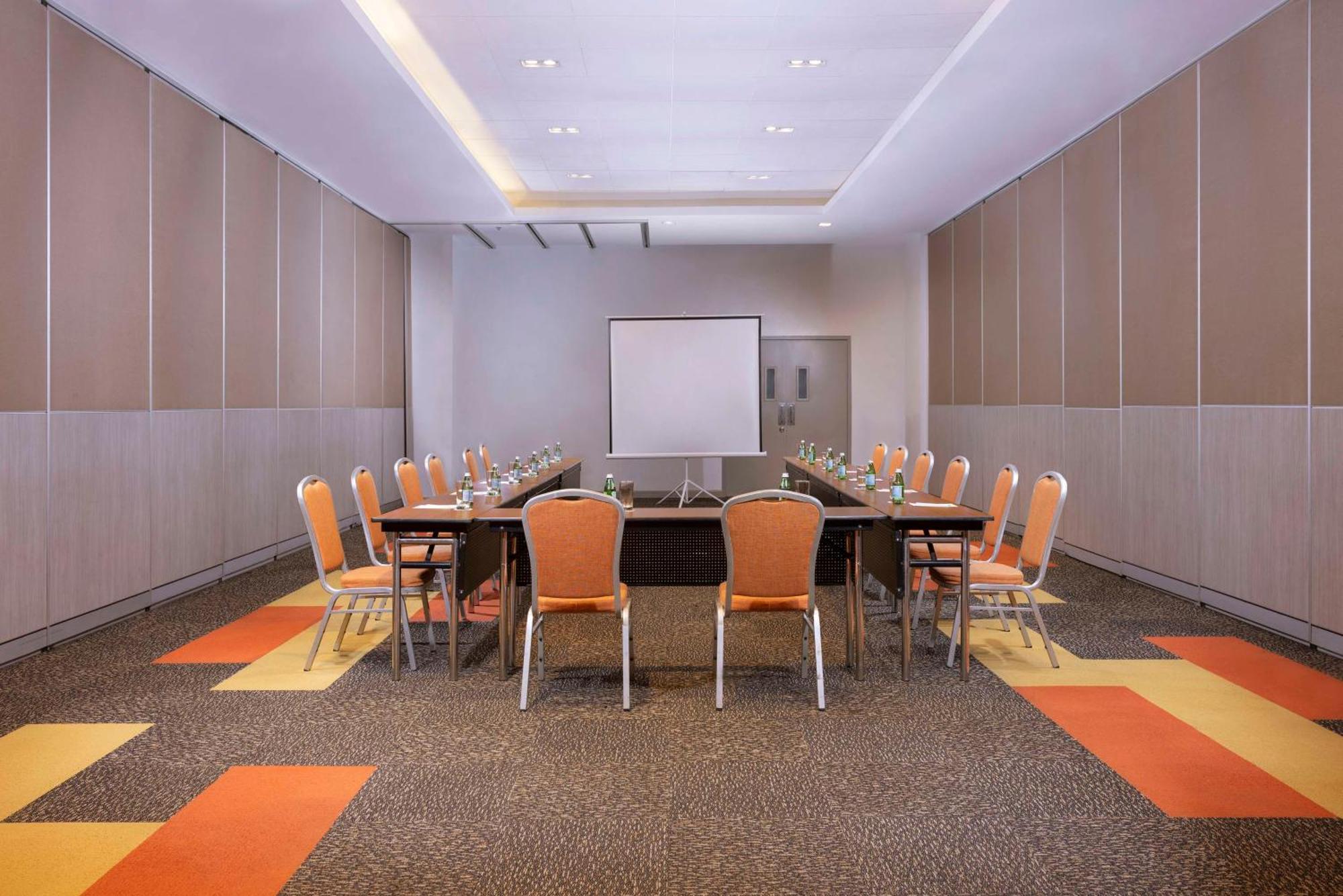 Park Inn By Radisson Iloilo Esterno foto