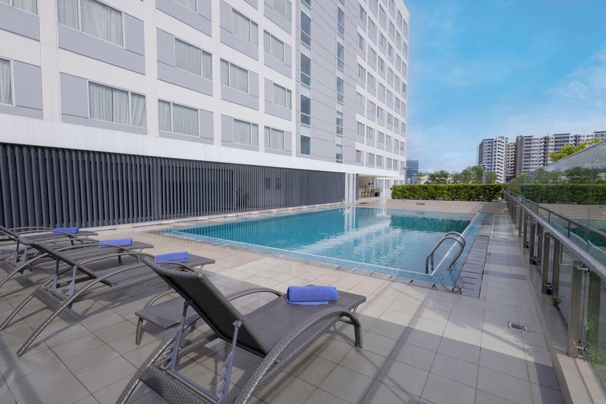 Park Inn By Radisson Iloilo Esterno foto
